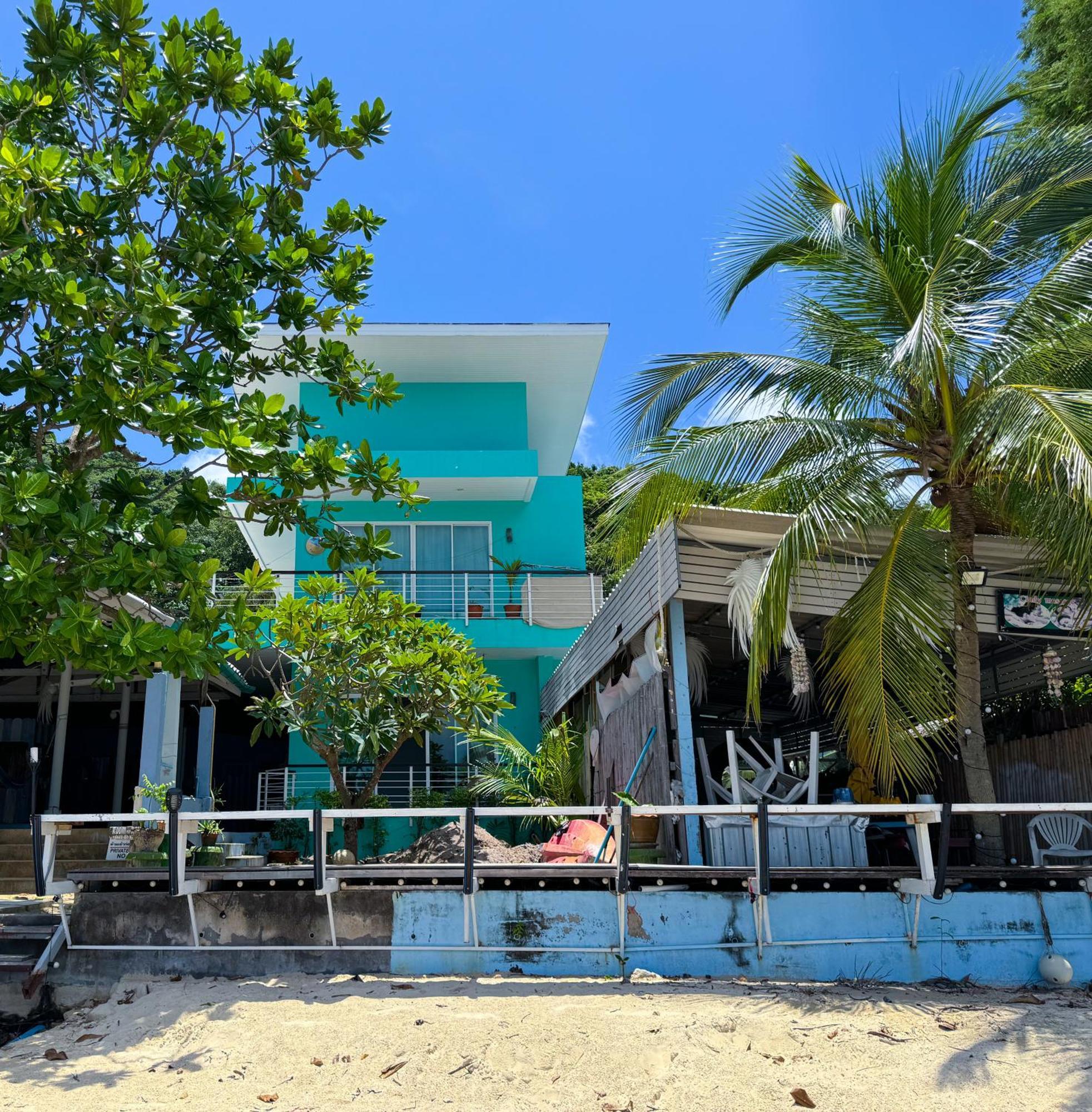 Sea Dreamer Beachfront Apartments Пхукет Экстерьер фото