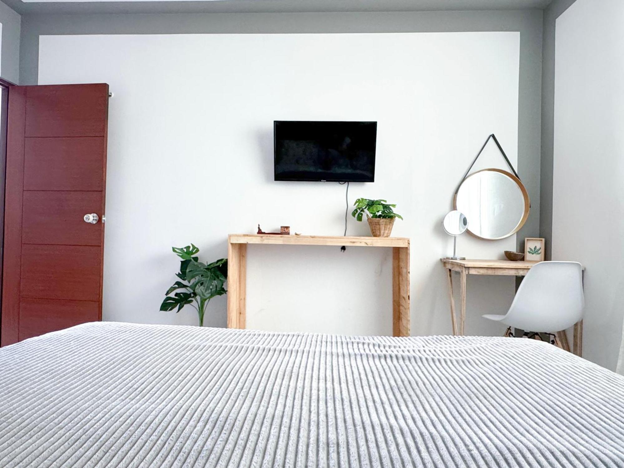 Sea Dreamer Beachfront Apartments Пхукет Экстерьер фото