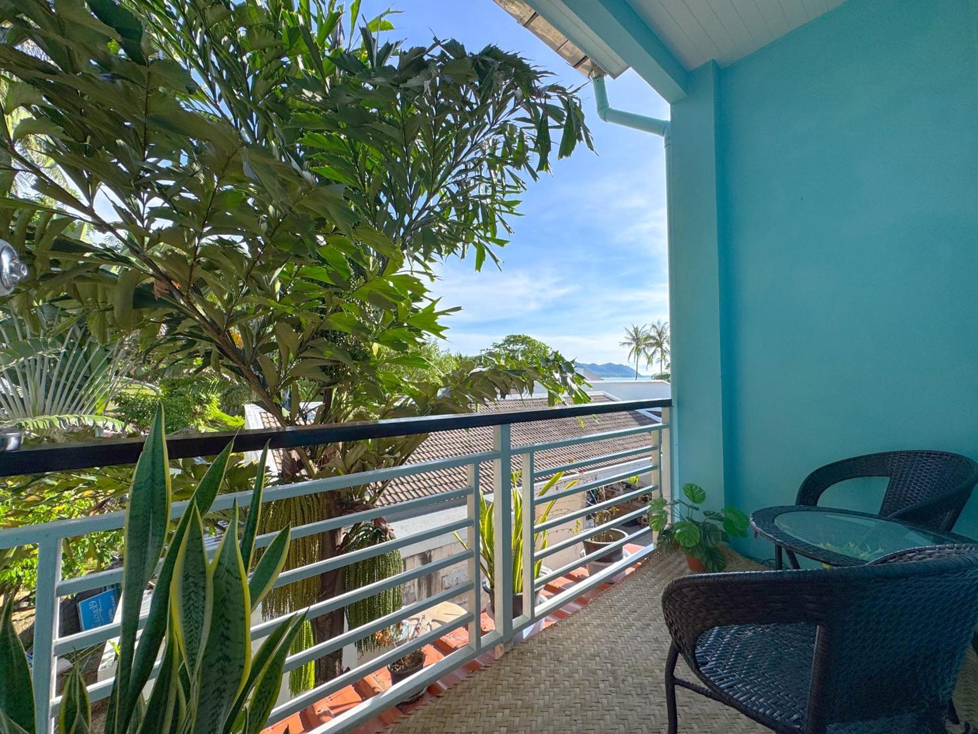 Sea Dreamer Beachfront Apartments Пхукет Экстерьер фото